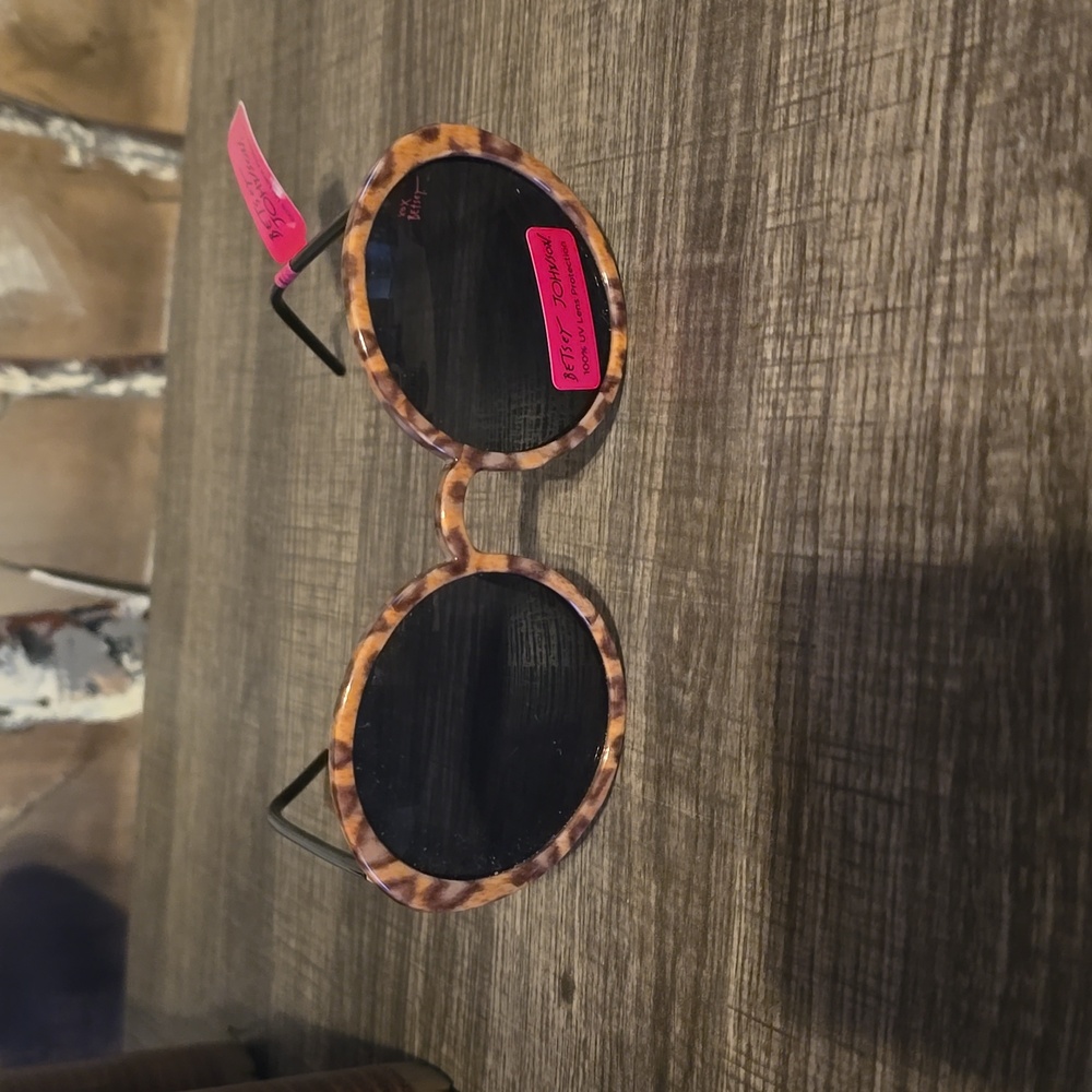 🆕Betsey Johnson Sunglasses
